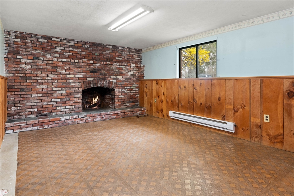 3 Whittier Dr