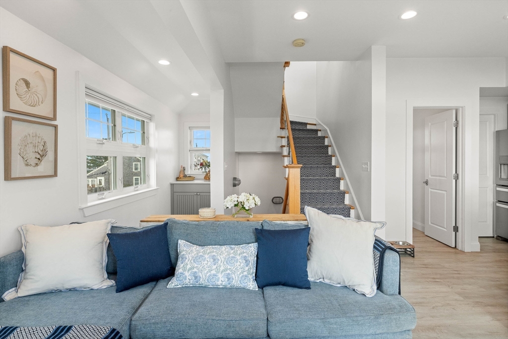 7 48th St