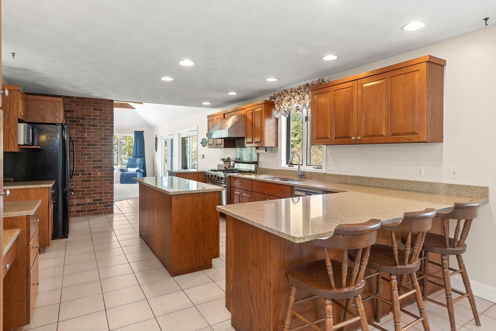 24 Spring Hill Rd