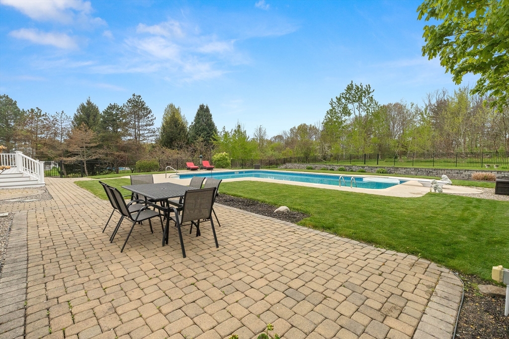 24 Spring Hill Rd