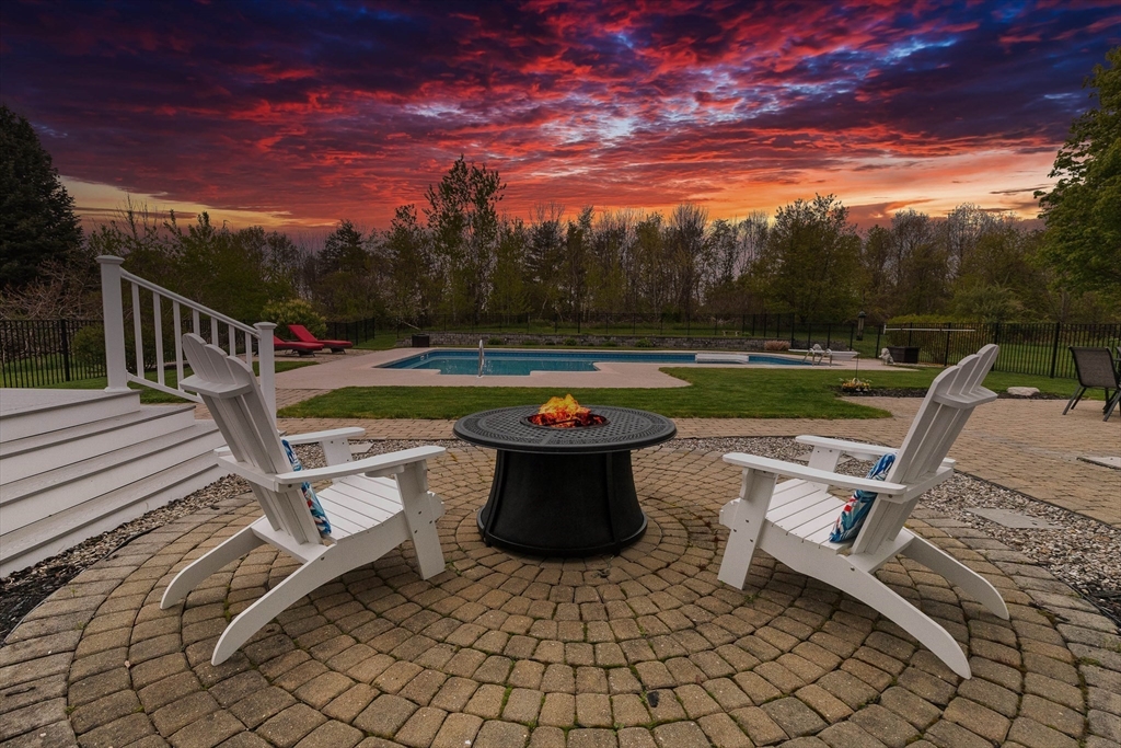 24 Spring Hill Rd