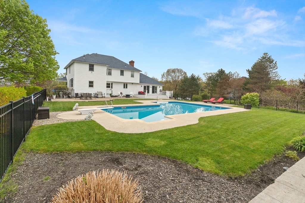 24 Spring Hill Rd
