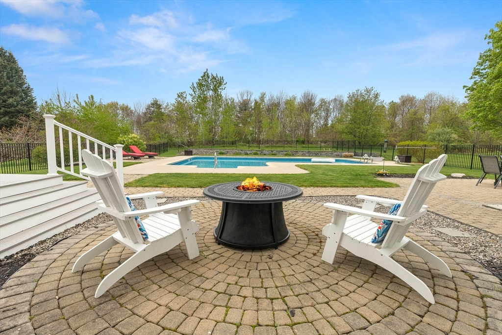24 Spring Hill Rd