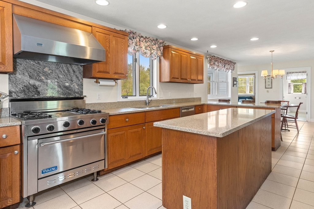 24 Spring Hill Rd