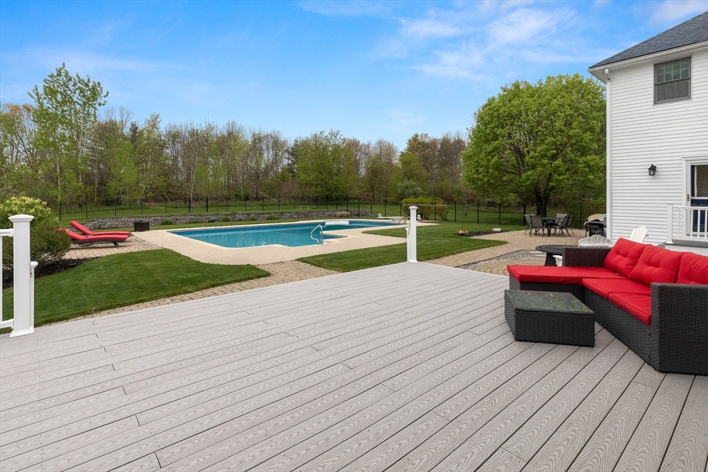 24 Spring Hill Rd