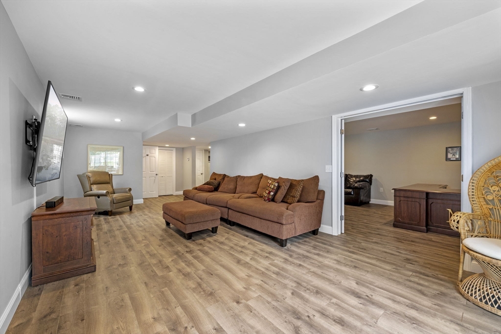 1 Locke Hill Ln