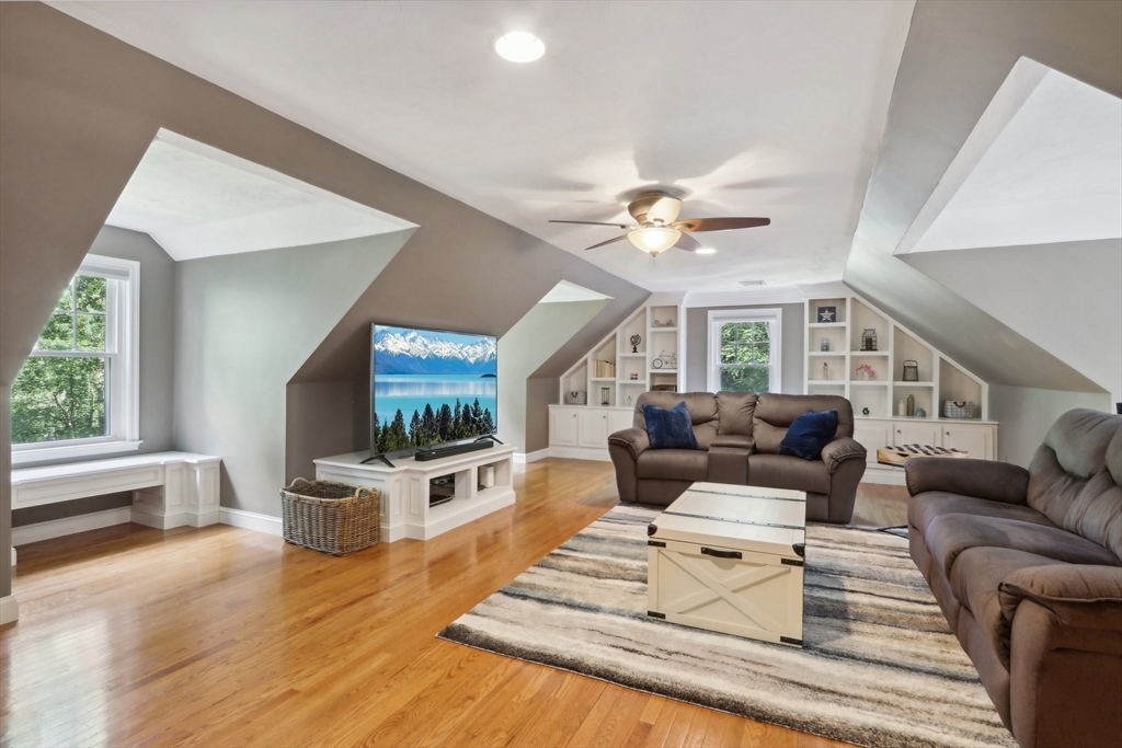 12 Spring Hill Rd