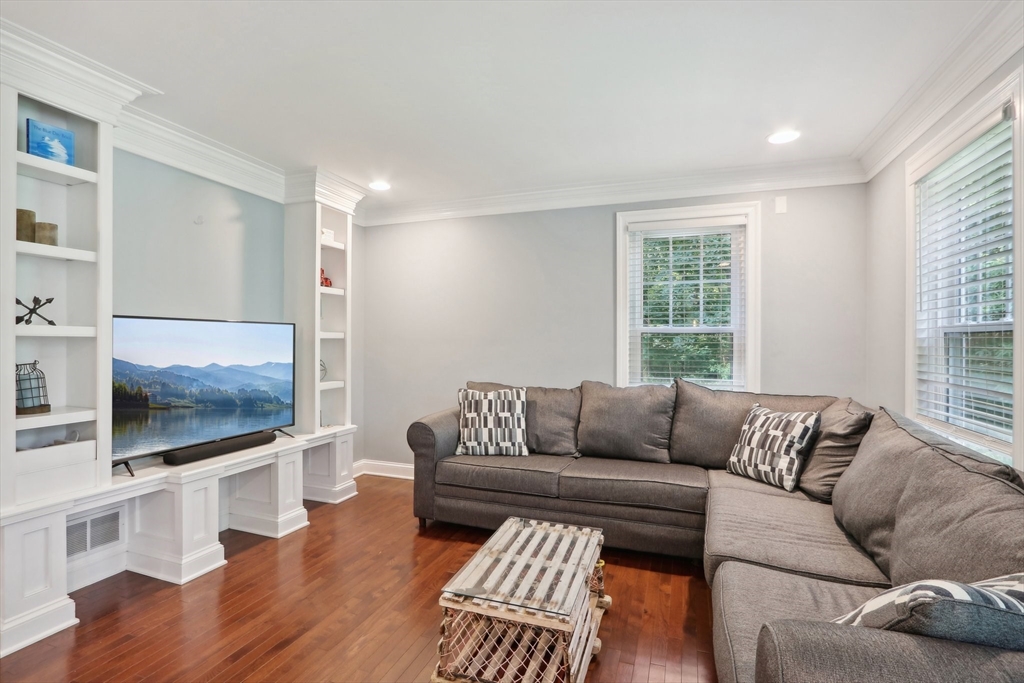 12 Spring Hill Rd