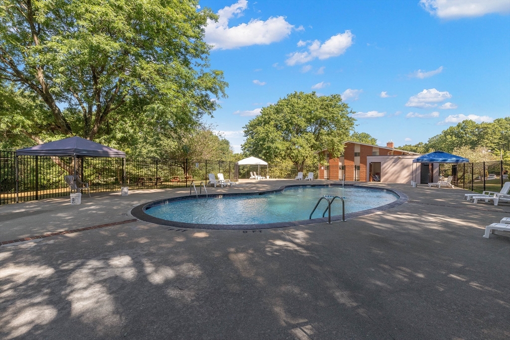 11 Crescent Dr # 10