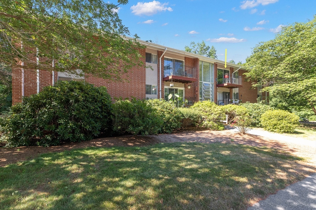11 Crescent Dr # 10
