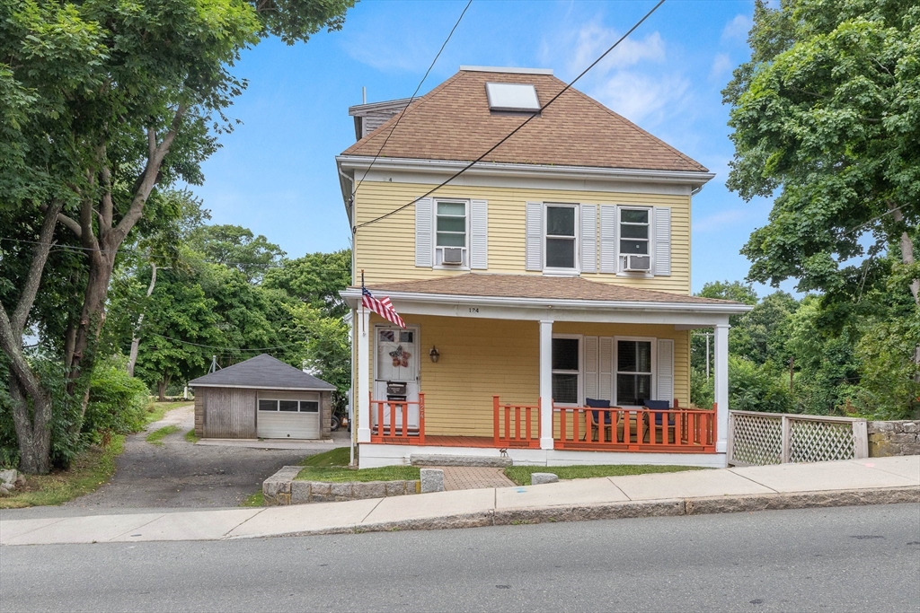 124 Centennial Ave