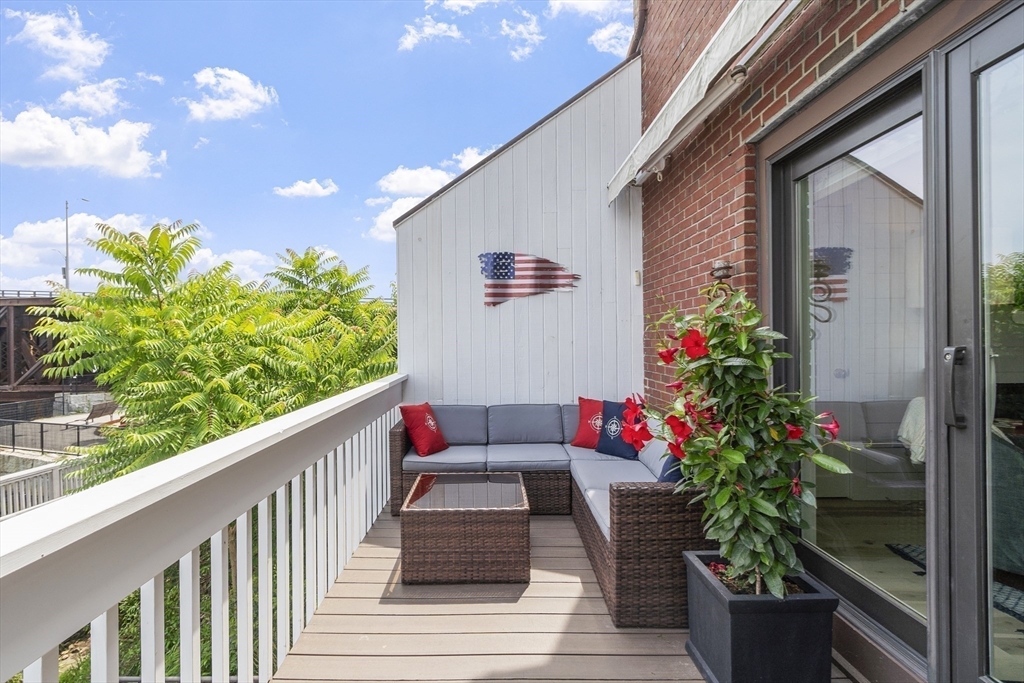 126 Merrimac St # 62