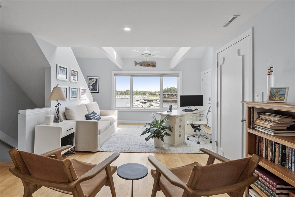 126 Merrimac St # 62