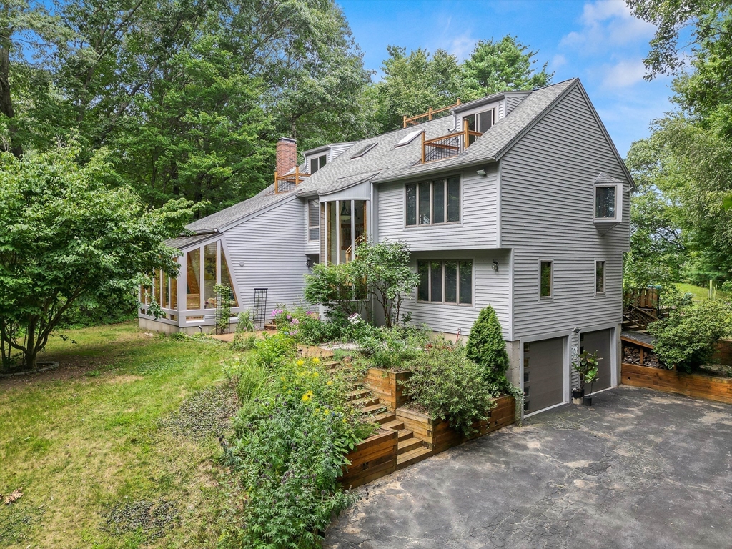 18 Donovan Dr