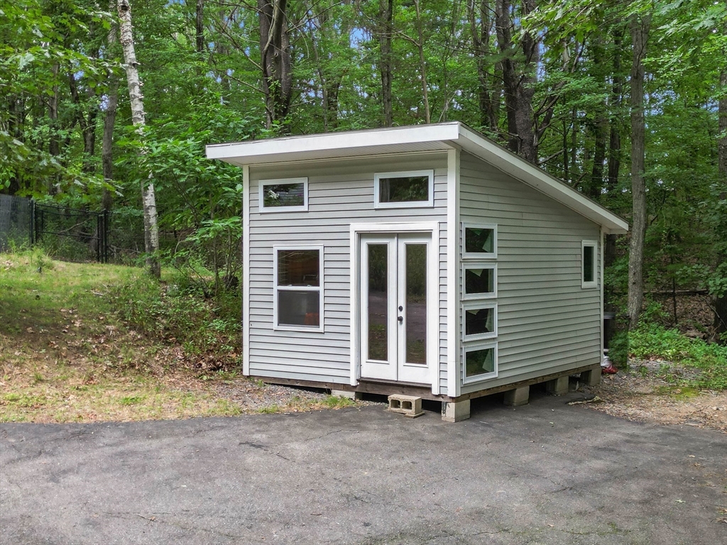 18 Donovan Dr