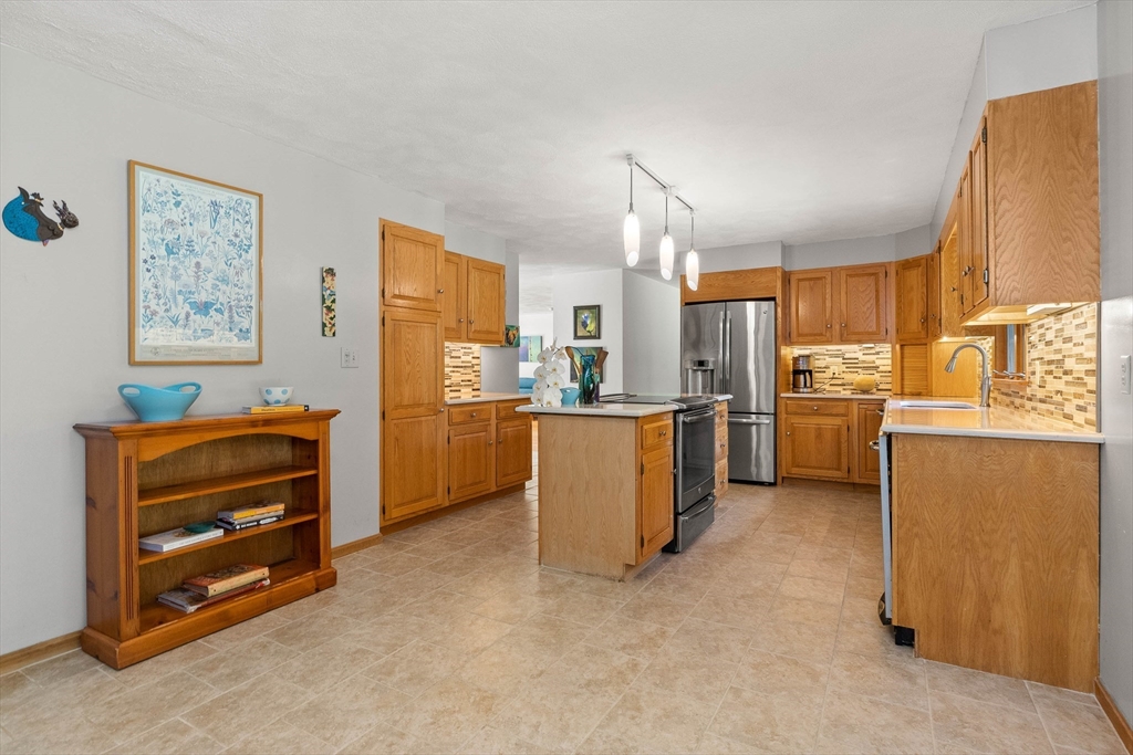 18 Donovan Dr
