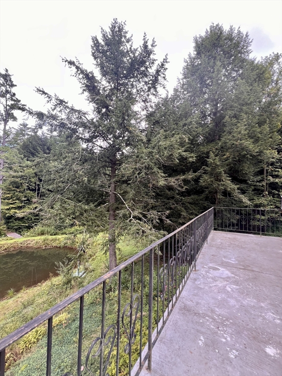 296 River Rd