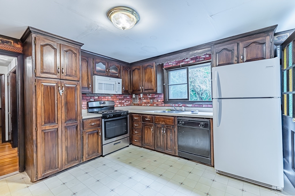 32 Tercentennial Drive