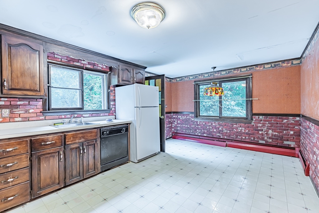 32 Tercentennial Drive