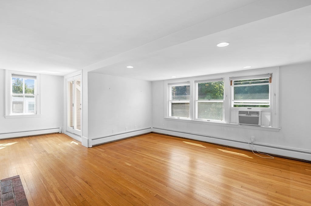 18 Essex Street # 4