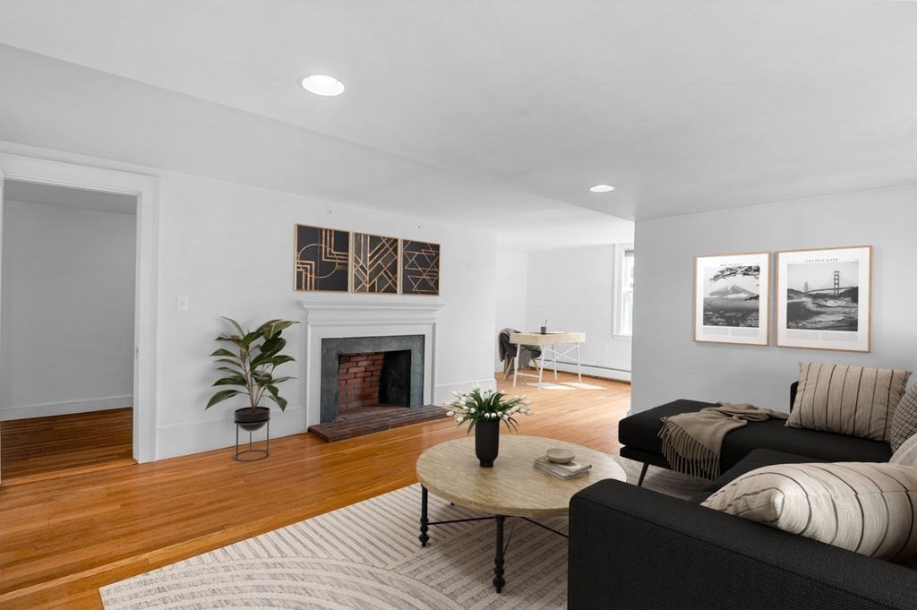 18 Essex Street # 4