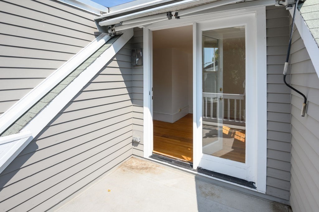 18 Essex Street # 4
