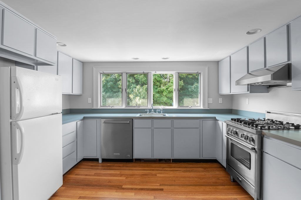 18 Essex Street # 4
