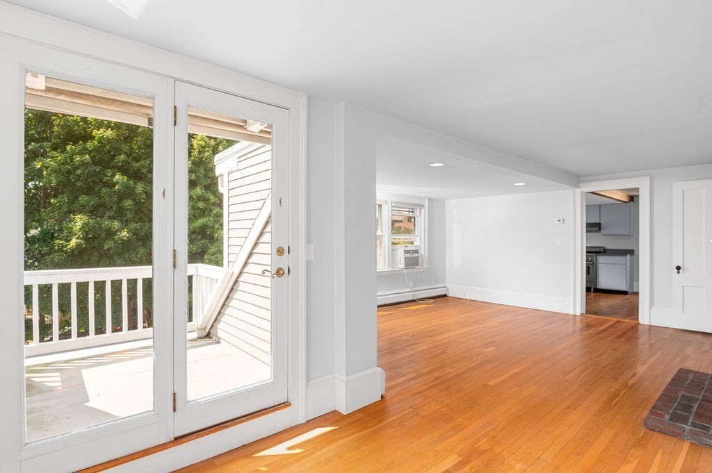 18 Essex Street # 4