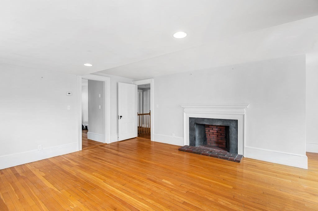 18 Essex Street # 4