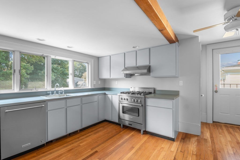 18 Essex Street # 4