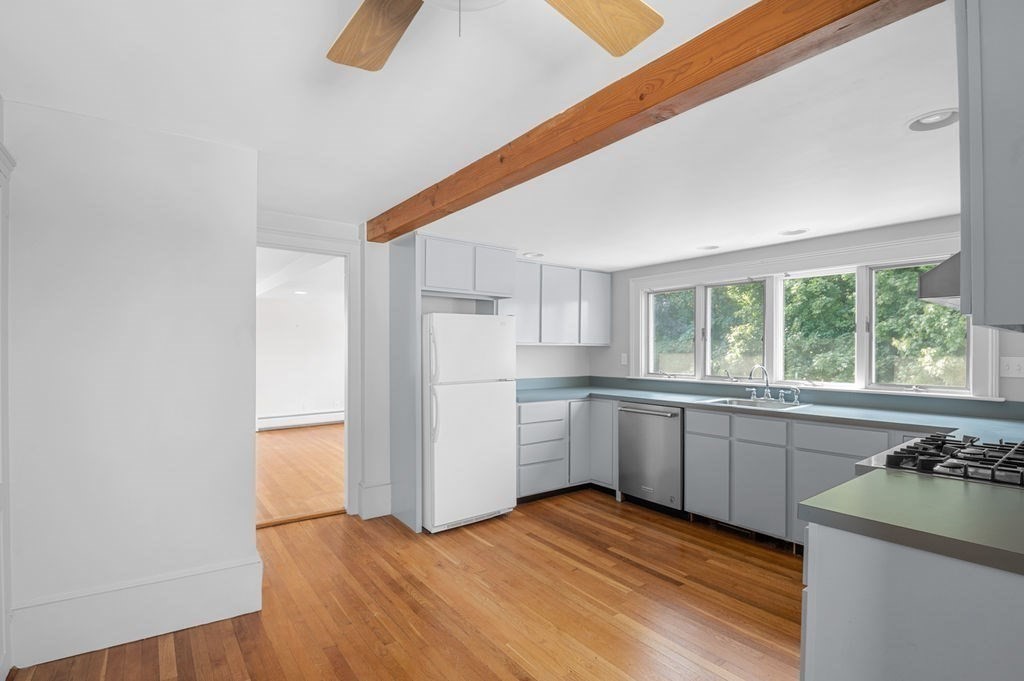 18 Essex Street # 4