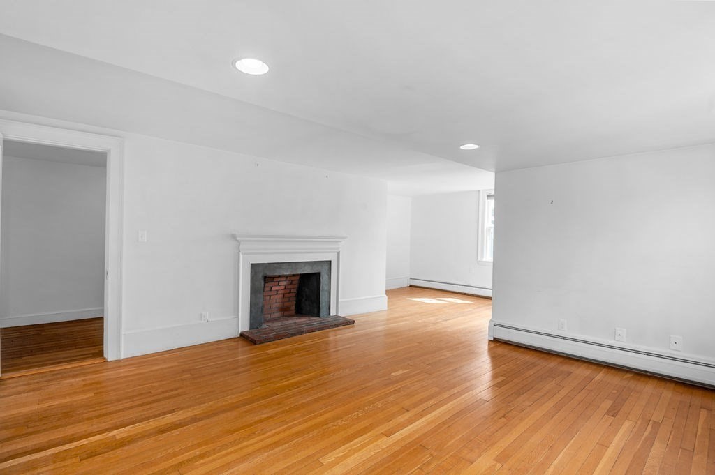 18 Essex Street # 4