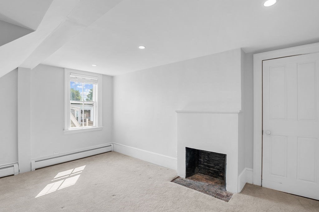 18 Essex Street # 4