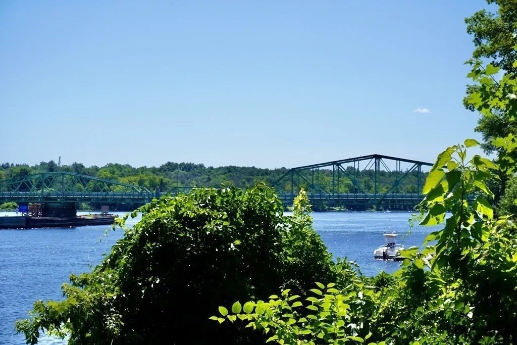 2 River Rd