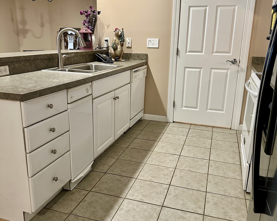 6 Woodman Way # 115