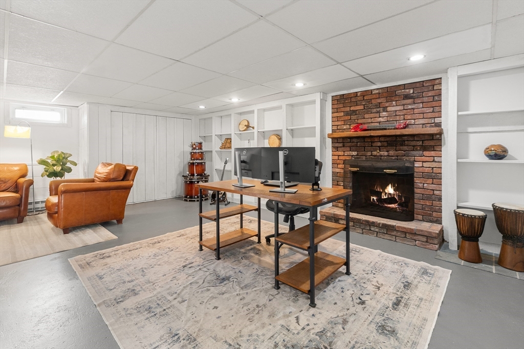 17 Robin Rd