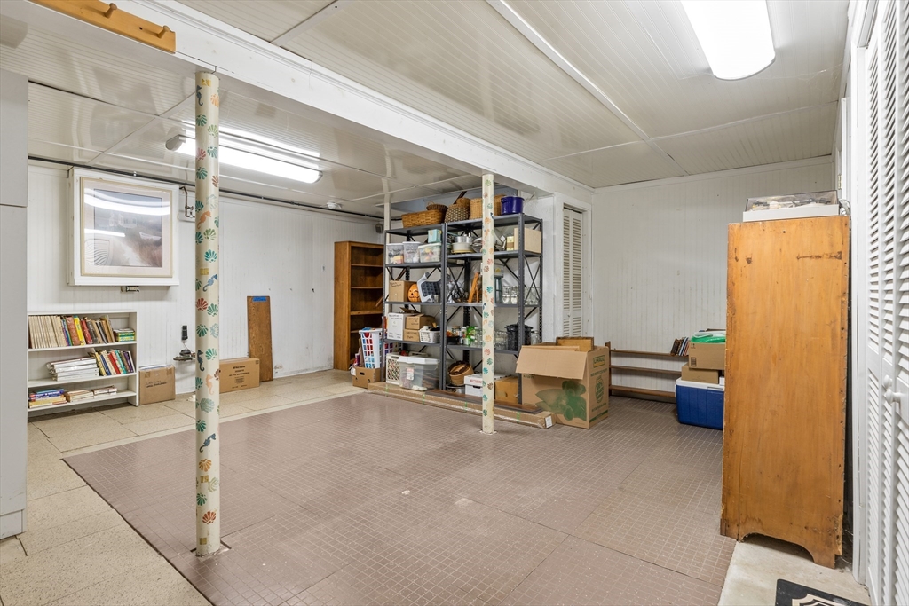 8 Christie Dr # 1