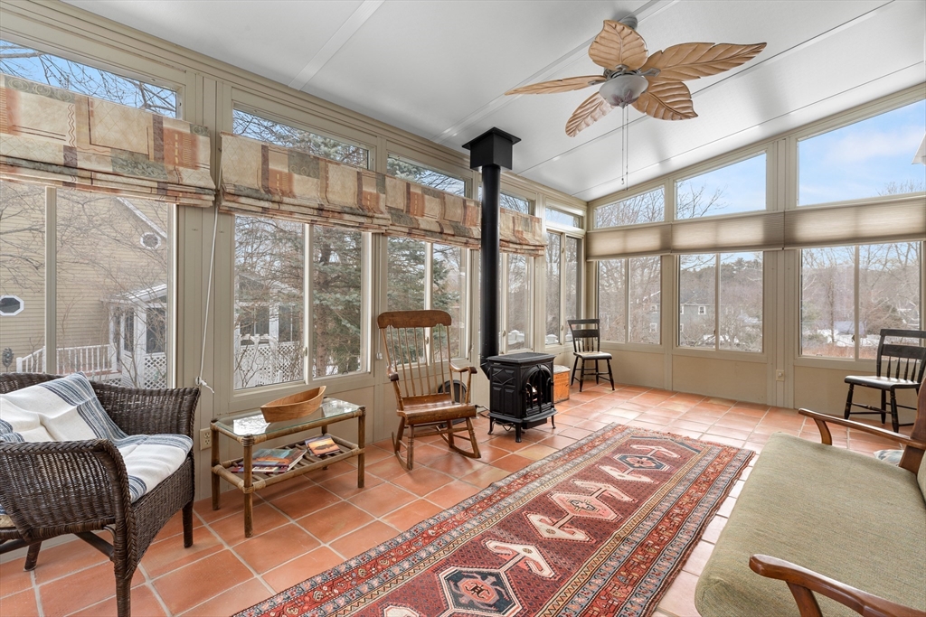 8 Christie Dr # 1