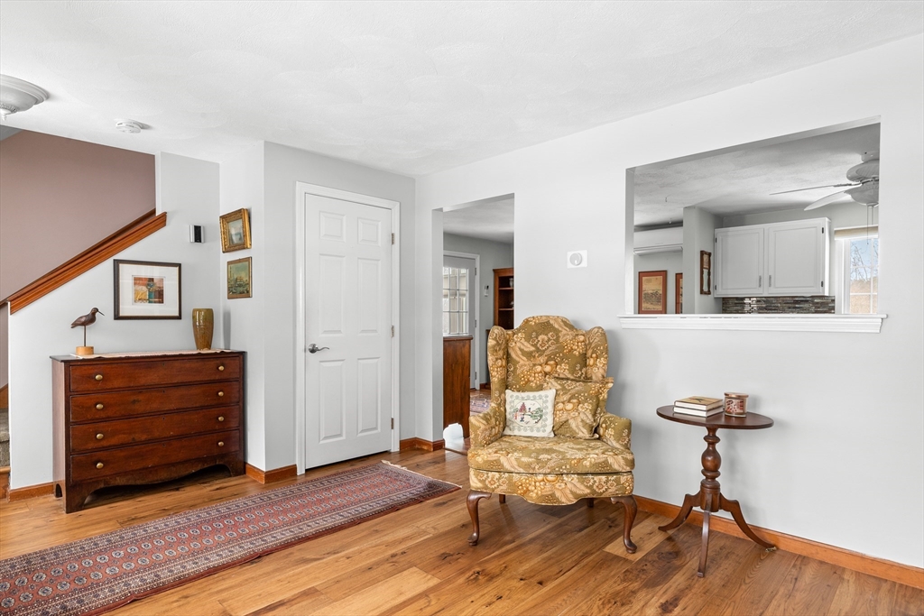 8 Christie Dr # 1