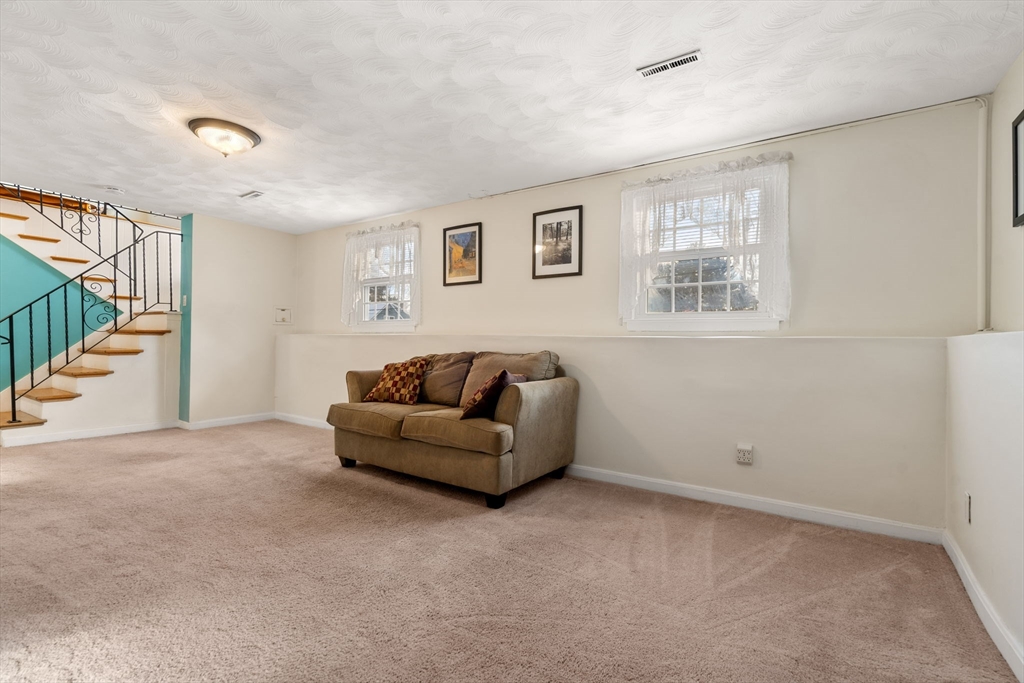 9 Harjean Rd