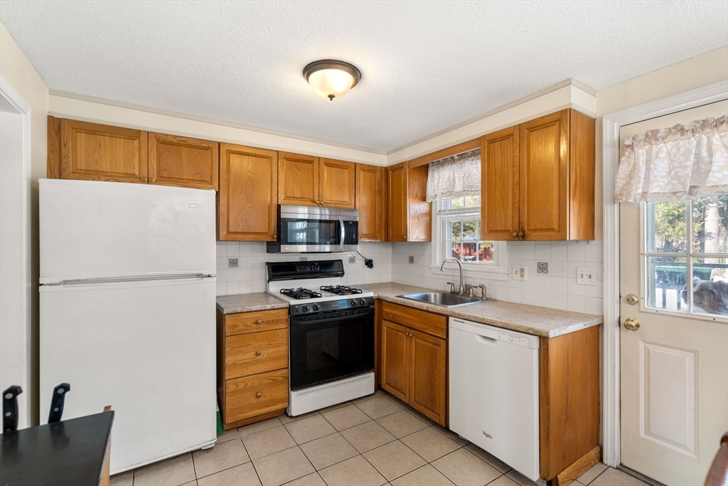 9 Harjean Rd