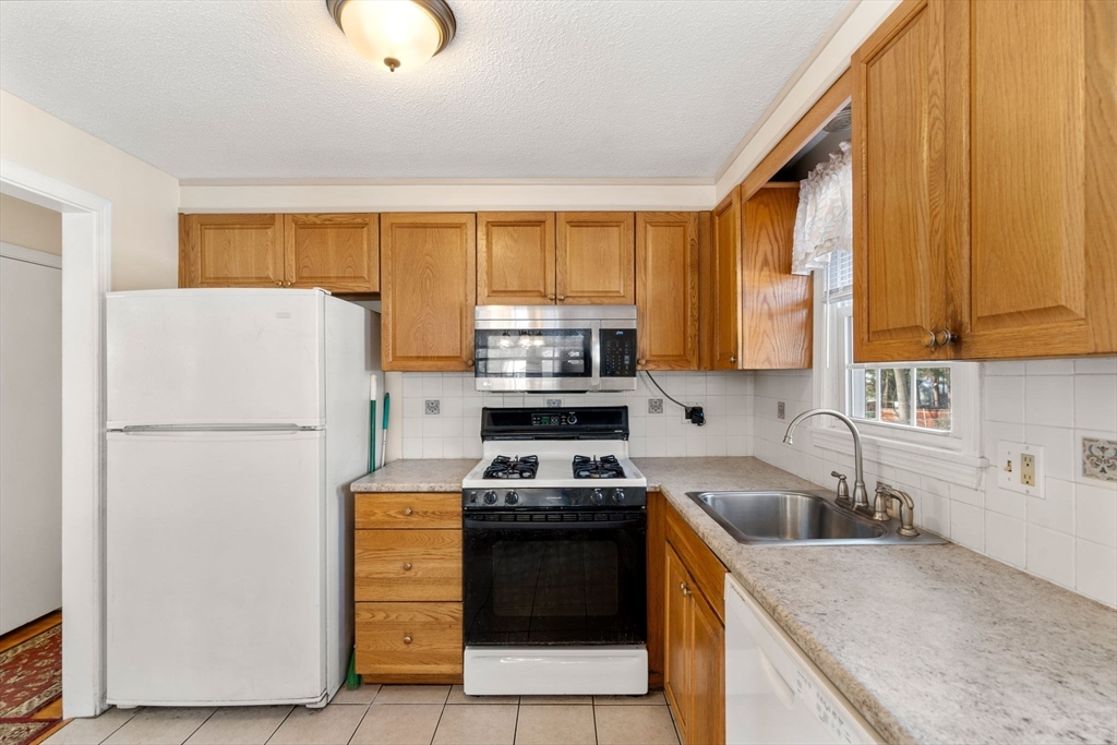 9 Harjean Rd