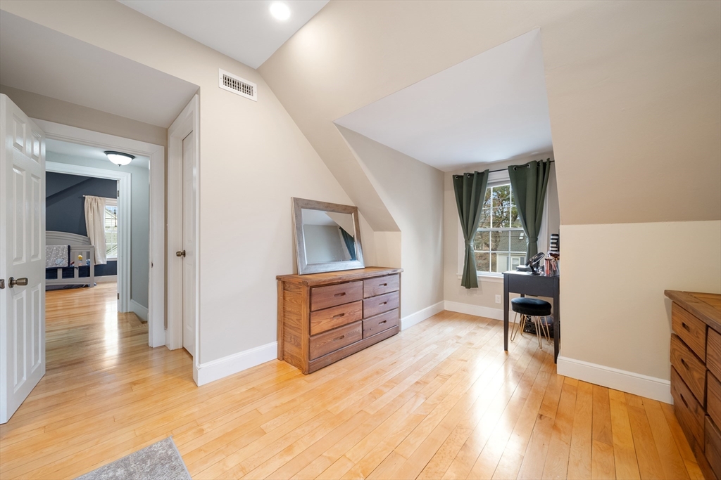 24 Dexter St