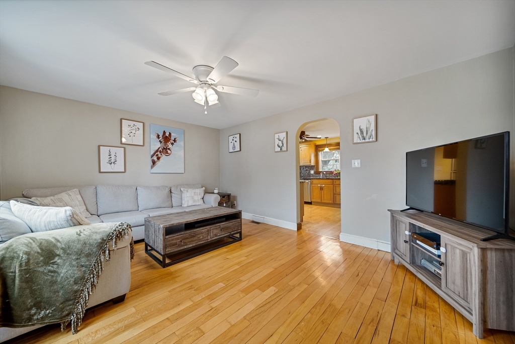 24 Dexter St
