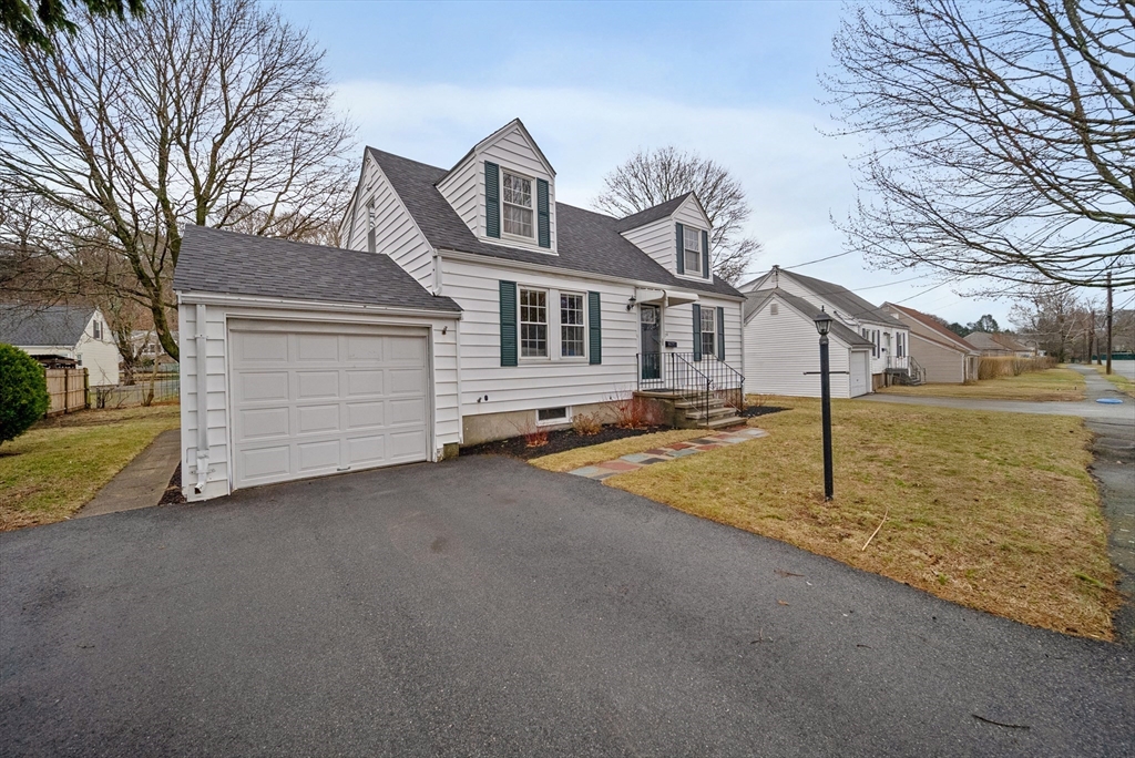 24 Dexter St