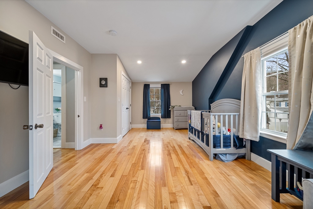 24 Dexter St