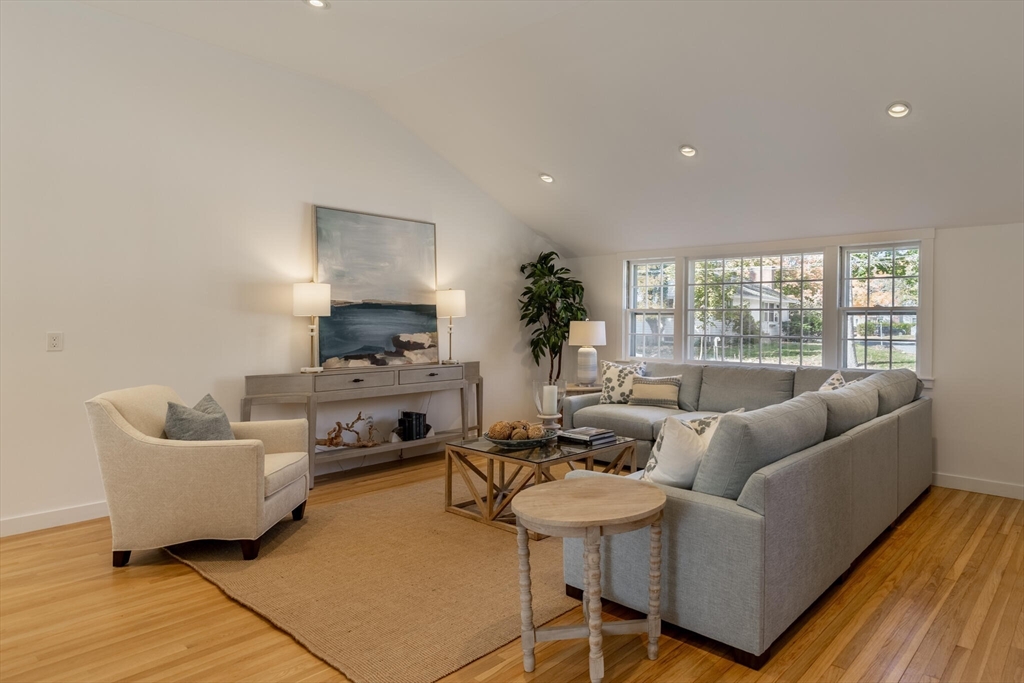 10 Pilgrim Rd