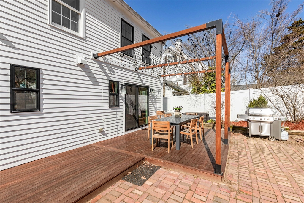 18 Elm Park