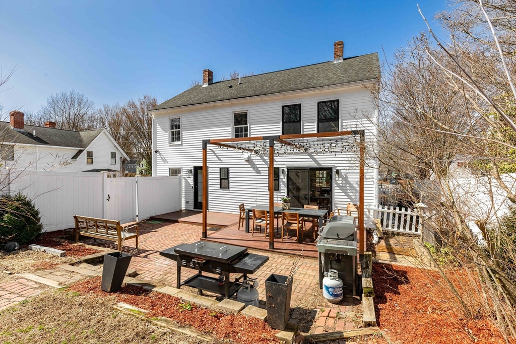 18 Elm Park