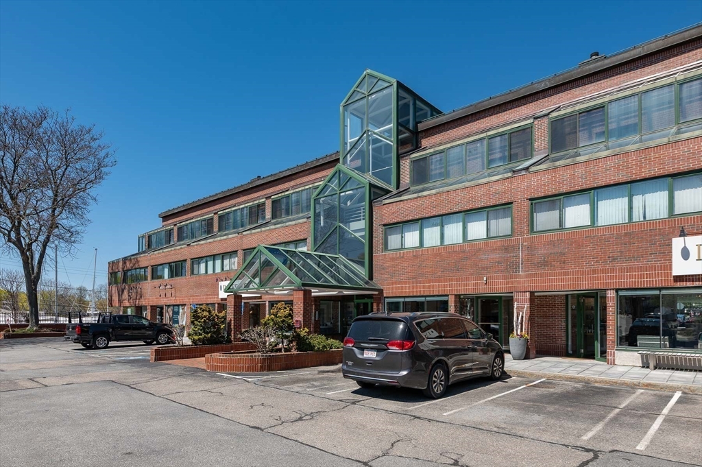 58 Merrimac Street # 2 Unit: 2-2